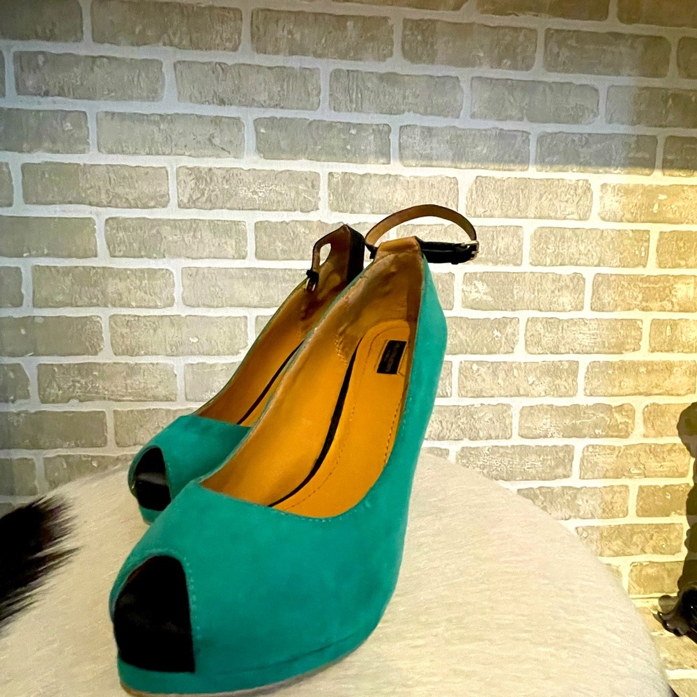 Green suede open toes shoes size 36 from Zara